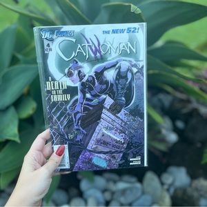 NEW Catwoman #4 (Feb 2012) Comic Book